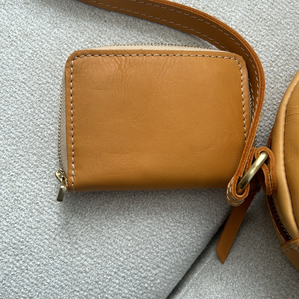 Portland Leather Tan Circle Crossbody Bag - Picture 6 of 6